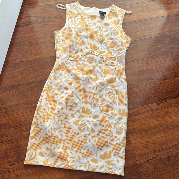 Beautiful knee length dress - Picture 3 of 3